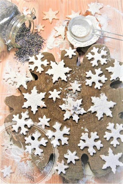 Kekse süß und pikant mit Blüten & Wildkräutern - Weihnachtskekse der etwas anderen Art!