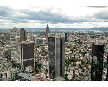 Maintower: Blick über die Dächer von Frankfurt