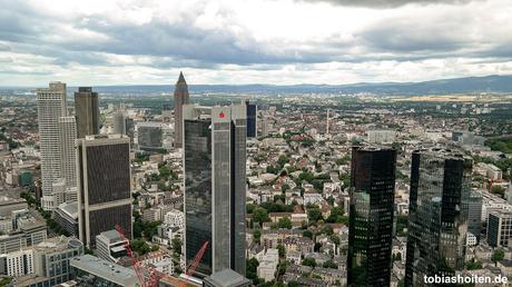 Maintower: Blick über die Dächer von Frankfurt