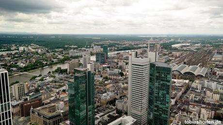 Maintower: Blick über die Dächer von Frankfurt