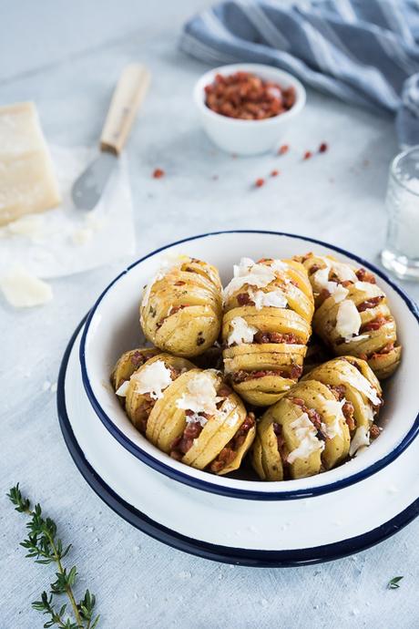 mini Hasselback Kartoffeln mit Zwiebel & Chili Schinken Nuggetz ( Werbung )