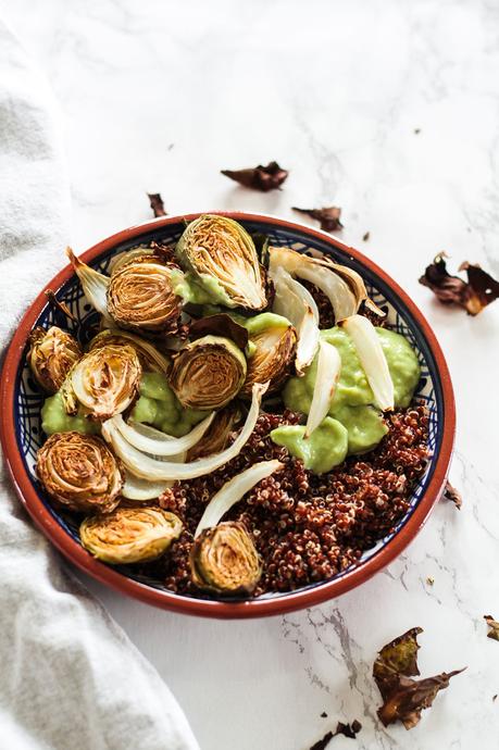 Warmer Rosenkohlsalat mit Quinoa
