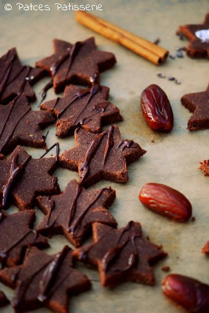 Kakao-Sterne mit Erdmandeln & Datteln [Weihnachtskekse ohne Backen und in Gesund]