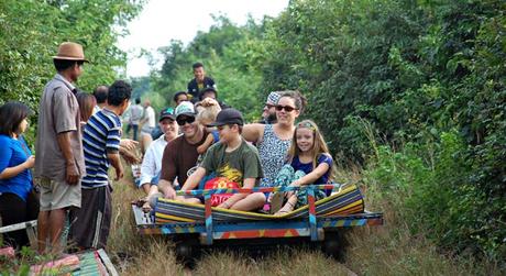 Fahrt mit dem Bambuszug in Battambang
