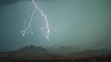 Kurzfilm „Transient“ – Warum Blitze in Slow-Motion einfach spektakulär sind