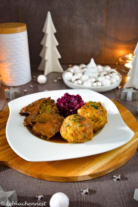 Sauerbraten in Lebkuchensauce mit Laugenknödeln und Blaukraut – Fränkisches Weihnachtsdinner