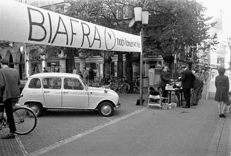 Vor 50 Jahren — Münster 1968 (Aktionsstand in der Salzstraße für Hilfeleistungen in Biafra. Foto: Stadtmuseum Münster / Sammlung Hänscheid)