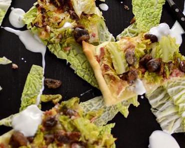 Winter-Flammkuchen mit Wirsing, Speck und Maronen