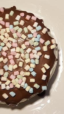Bunte-Marshmallow-Torte