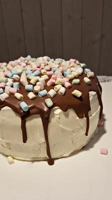 Bunte-Marshmallow-Torte