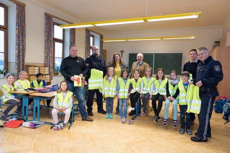 GEMEINSAM.SICHER – Warnwesten für Volksschule & Kindergarten in Mariazell