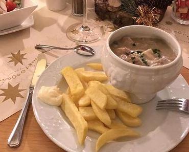 Hauspfanne mit Hähnchen, Pilzen und Speck (und Pommes) – via Instagram
