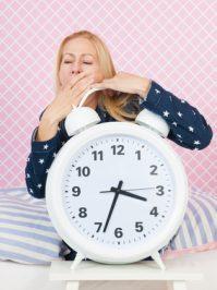 Verursacht Schlafmangel wirklich Falten?