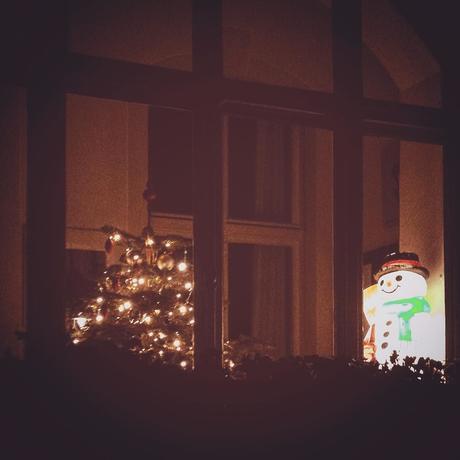 Happy 3. Advent 💫| #berlinspiriert #berlin #advent #igersberlin #igersgermany #xmas #xmasdecorations #potd #photography #photooftheday #igers #ig #ig_berlin #fenster #fensterdeko #interior #berlinliebe #berlinlife #berlinlove #berlincity #winter #windo...