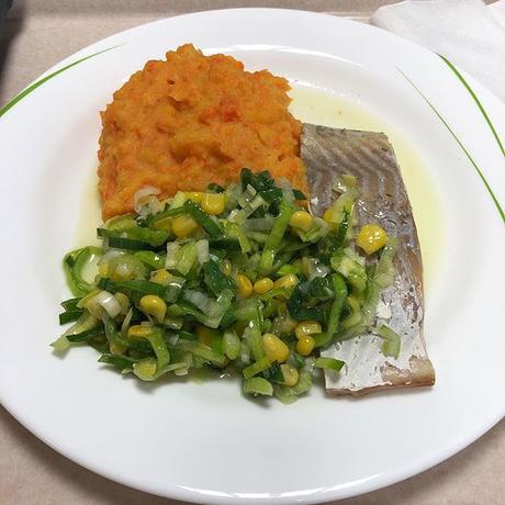 Fischfilet mit Kartoffel-Karotten -Pürree #mensa #foodporn - via Instagram