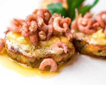 Serviettenknödel mit Nordseekrabben und Nussbutter-Schalotten-Majonnaise