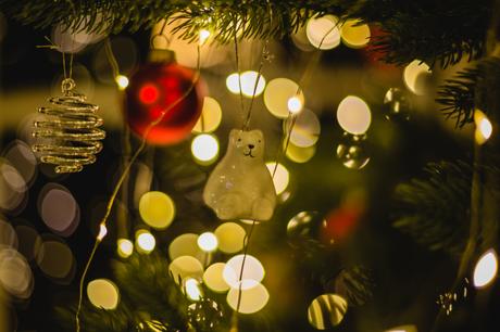 Weihnachtsschmuck kunterbunt und glitzern – so lieben wir dich …