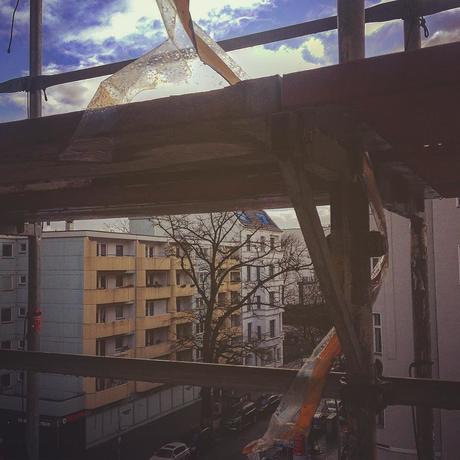Square-Denken..🏙⏹| #berlinspiriert #blogger #berlin #berlinblogger #potd #photography #photo #window #2018 #igers #streetview #fu #sun #igersgermany #igersberlin #ig_berlin #ig_berlincity #skyporn #square #thinking #quer #denken #sky #urban #urbanroman...