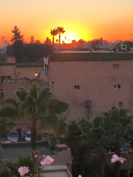 Sonnenaufgang in Marrakesch. Davon träumt man im Dezember an der Costa Hamburgo.