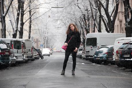 {OOTD} All Black with a hint of Pink