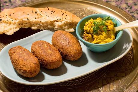 Falafel mit Karottendip und Fladenbrot – vegetarisch arabisch