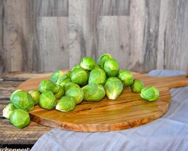 Flammkuchen mit Rosenkohl & karamellisiertem Speck – Foodblogger Saisonkalender