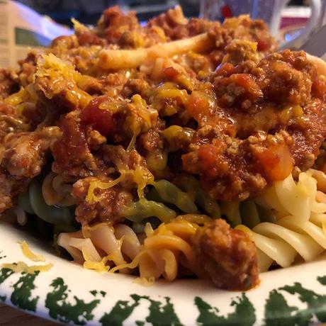 Pasta Tricolore mit Bolognese und Cheddar #foodporn #pasta # - via Instagram