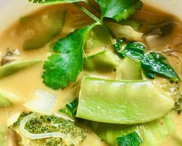 Thai-Kokos-Suppe mit Glasnudeln