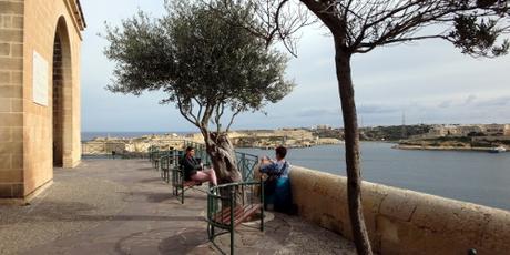 Malta: dicke Mauern und ein dreiarmiger Paul