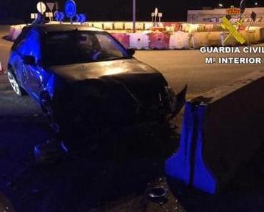 Misslungener Raubüberfall endet mit geschrotteten Auto