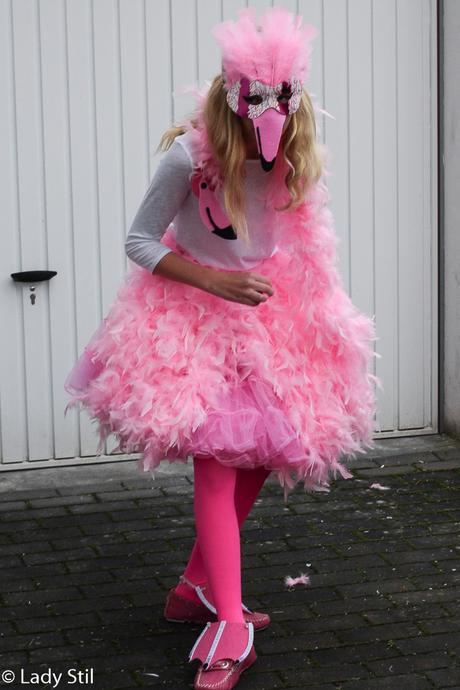 Ich hasse Karnevalsmusik und warum ich dieses Jahr als Flamingo gehe – DIY Karnevalskostüm Flamingo Maske Füße