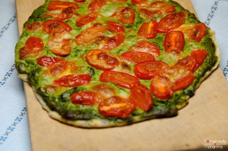 Grüner Tomaten-Mozzarella-Flammkuchen