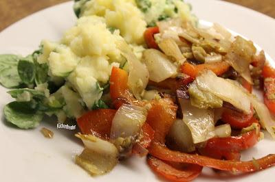 Chicorée-Paprika-Gemüse mit Kartoffelpüree