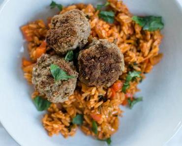 Reispfanne mit Hackfleischbällchen