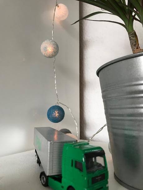 Ein Zimmer für ein Schulkind - Lichterkette und noch mehr Pflanzen