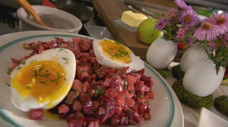 Rote-Bete-Salat mit Gänseei