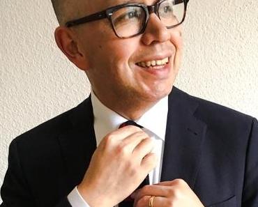 Ein weißes Hemd tragen