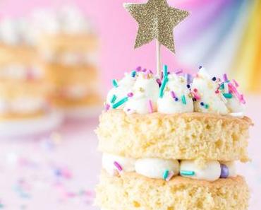 Bunte Faschingstörtchen mit Sekt