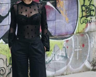 #Datenight Outfit in Bluse aus Netzstoff mit Punkten von Only, Hose mit weitem Bein von twenty8twelve und flache Stiefletten mit Punkten von Zara