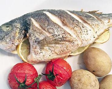 Ofen-Goldbrasse mit Kräutern und Kartoffeln