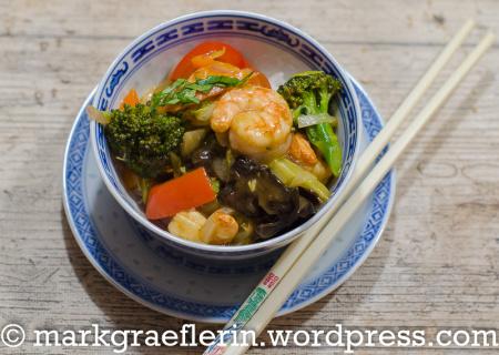 Happy Chinese New Year – Gemüse mit Garnelen aus dem Wok
