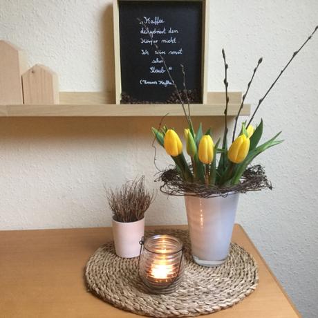 Friday-Flowerday – oder – Zwischen Winter und Frühling: Tulpen in gelb und lila