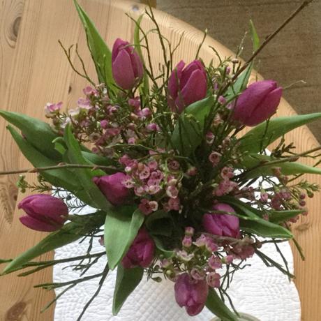 Friday-Flowerday – oder – Zwischen Winter und Frühling: Tulpen in gelb und lila