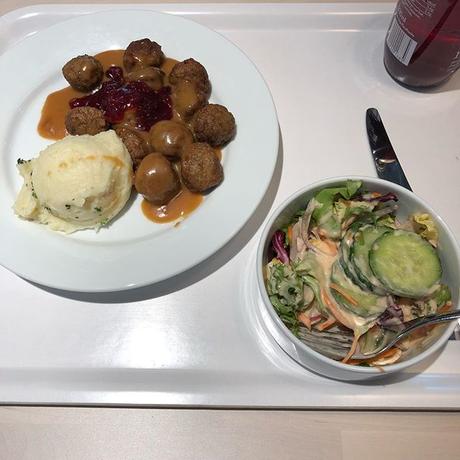 Köttbullar bei #IKEA #foodporn - via Instagram