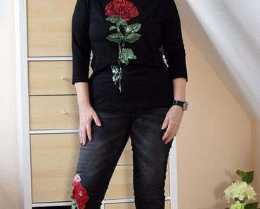 Romantisches Outfit mit roten Rosen