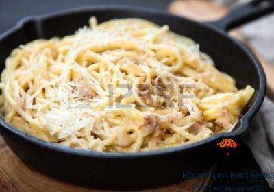 Original Spaghetti alla Carbonara. Rezept aus der italienischen Region Latium.
