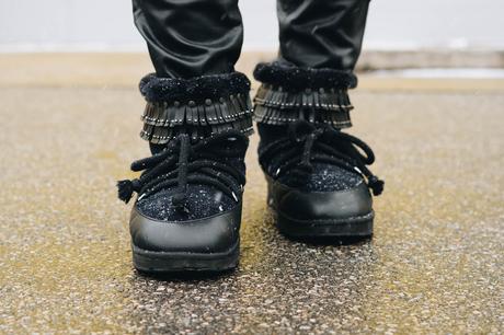 #Datenight Outfit in COS Bluse mit DIY Schluppe, Lederhose, Eisbär Mantel und Replay Moonboots