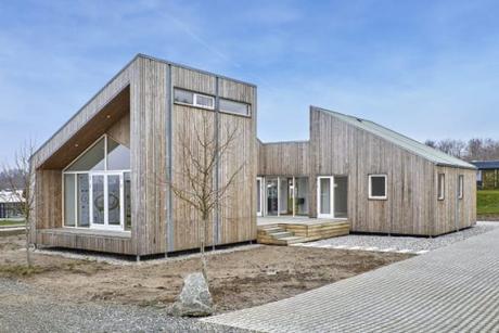 Öko aber oho: Nachhaltiges Modularhaus aus recycelten Materialien und Kebonyholz