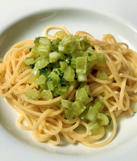 Vitaminreiche Pasta, Teil 2: Spaghetti mit Sellerie-Sauce