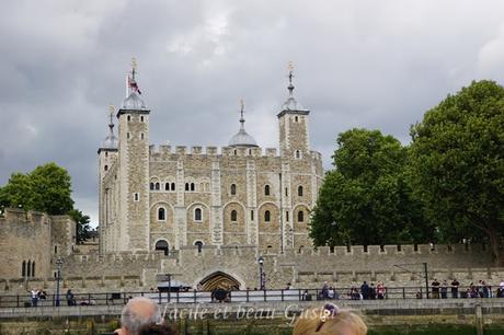 Tower mit Bäumen Tower mit Bäumen